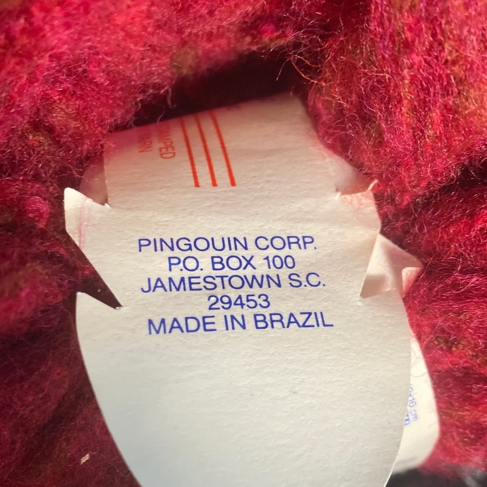 2 Pingouin (96g‎ total) 78% Acrylic 19% Wool 3% Polyamid MADE IN BRAZIL Red Yarn